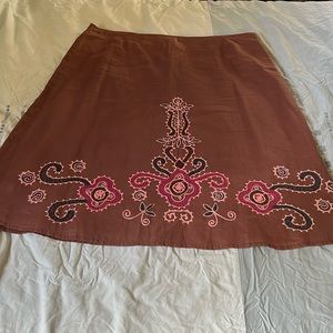 Cotton casual skirt with unique traditional floral embroidery.